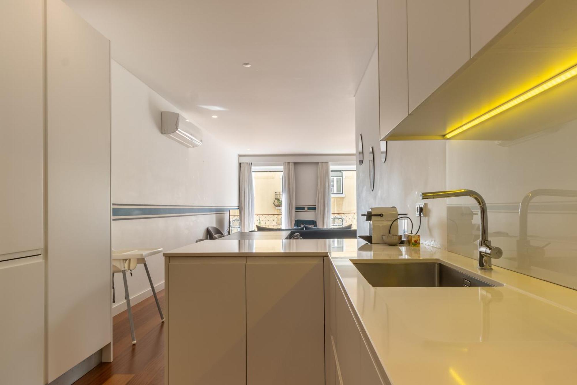 Modern 3Br, Terrace, Ac/Heating & Self Check-In Apartment Lisbon Exterior photo